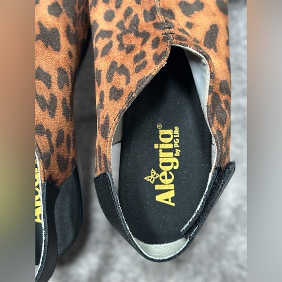 Alegria Rosie Leopard Print Wedge Slip Resistant Sandals – Women’s 37 (US 7–7.5) - Picture 5 of 12